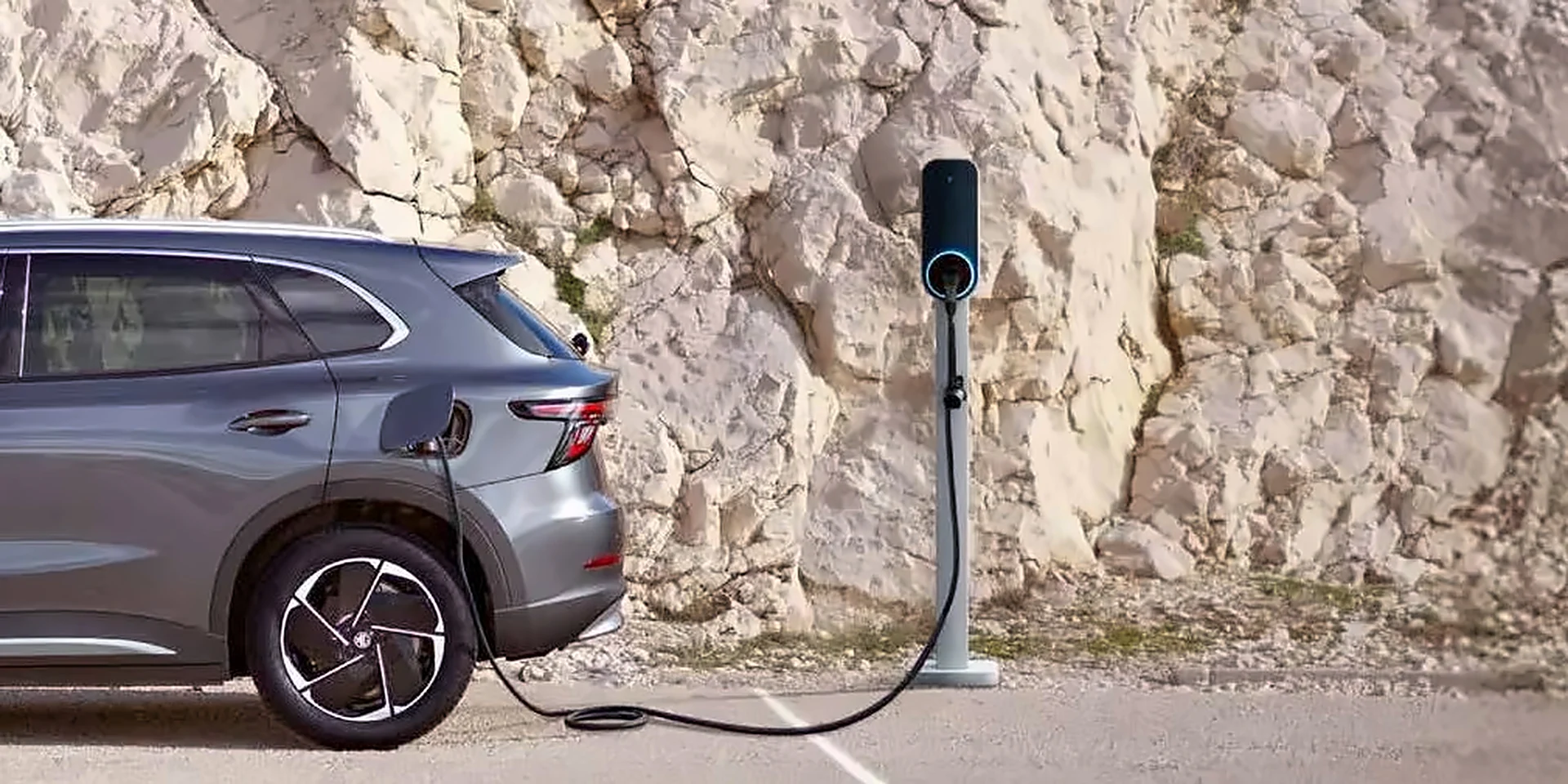 MGS5 EV plugged in to a charger beside a rock face MGS5 EV plugged in to a charger beside a rock face